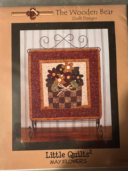 The Wood Bear Quilt Designs Little Quilt2 - 12 Month Design Set