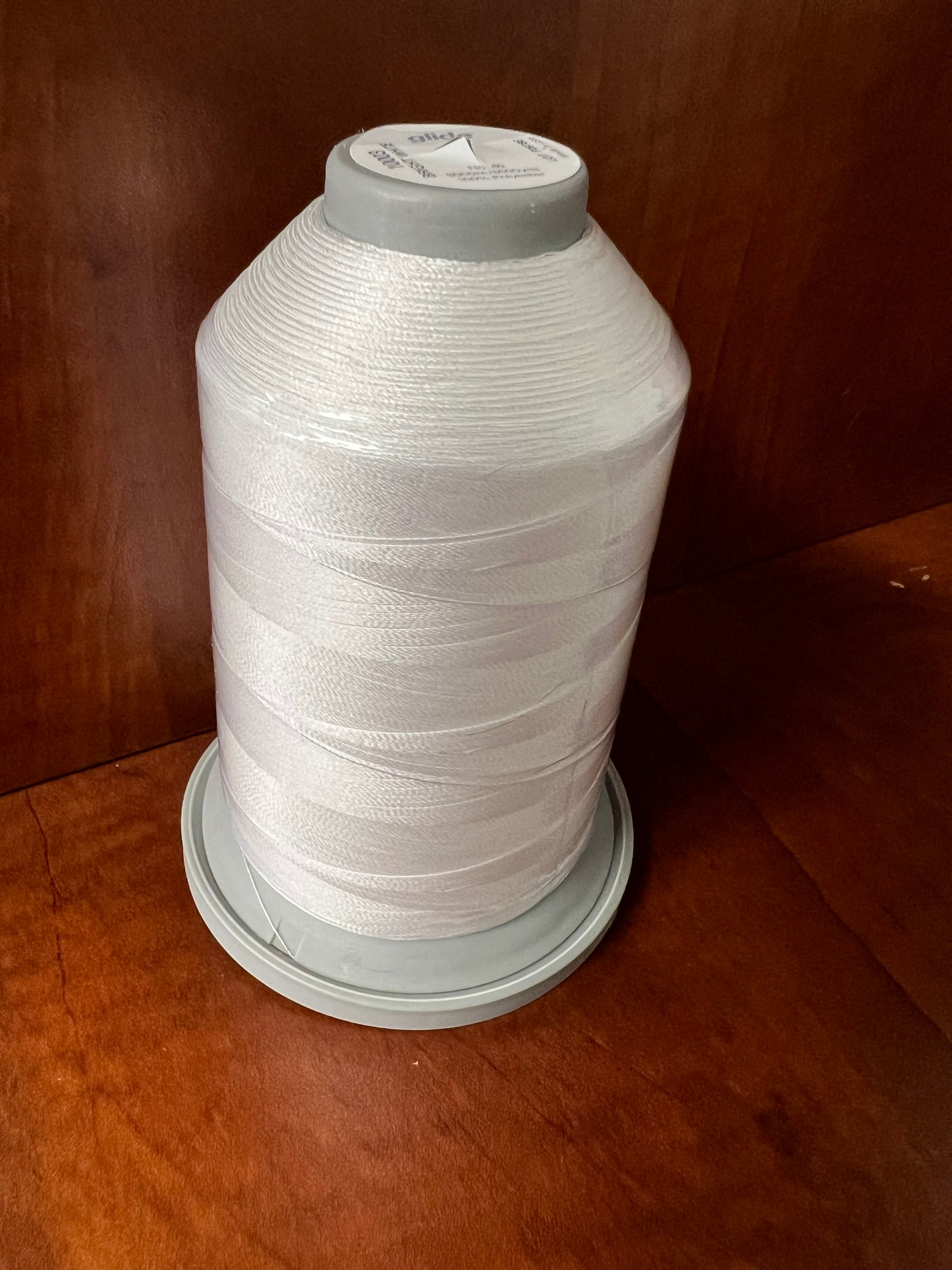 Glide 5,500 yds Thread King Spool Bright White 10003